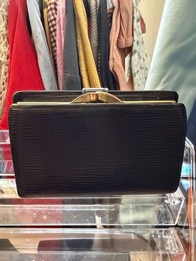 Louis Vuitton Black Textured Frame Clutch  Gold-Tone Hardware kiss authentic
